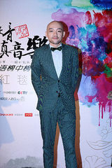 组图：李宇春等亮相榜中榜 雨神萧敬腾驾到