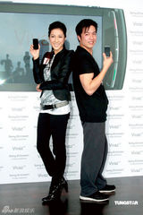 高清图：钟嘉欣打咏春笨手笨脚 陈柏宇不赞成拍床照