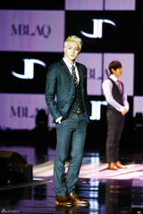 独家高清：韩团MBLAQ发新辑《BROKEN》化身暖男