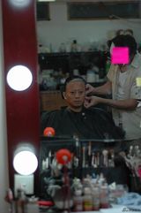 高清：张涵予戴面具 变身“孙中山”过程曝光