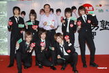 组图：日本团体风男塾现身香港 伪男造型吸引粉丝