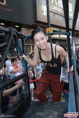 组图：庄思敏露半球抢镜 李思捷给春卷二百分