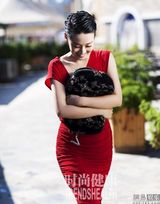 组图：文章马伊俐登杂志封面 时尚大气