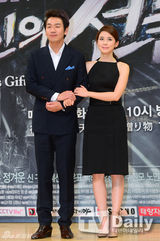 组图：《神的礼物》发布 人妻李宝英挑战演人母