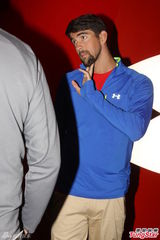 组图：菲尔普斯蓄须现身上海 与粉丝频繁互动