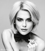 组图：美剧女星瑞切尔-泰勒半裸登《GQ》封面