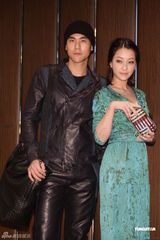 组图：彭于晏谢欣颖代言春装展现迷人色彩与魅力