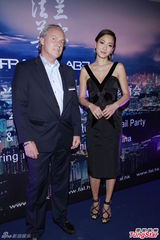 组图：周汶锜终认法国成婚 祝福妹妹觅得好归宿