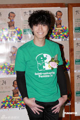 幻灯图：陈柏宇饿肚任饥馑大使 曾尝试40小时不进食