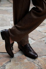 组图：何晟铭着休闲西装街拍 秀初秋型男风范