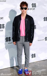 组图：少女时代成员等出席户外品牌展示会