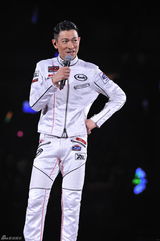 高清组图：刘德华香港个唱第四场 李克勤现身合唱