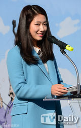 组图：朴信惠清新亮相杜绝伪劣商品流通活动