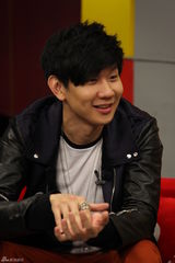 组图：林俊杰做客新浪聊天 吐舌卖萌酒窝俏皮