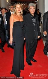 高清图：《我们相信》首映 弗朗西斯卡粉裙秀身姿