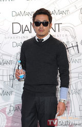 组图：韩星李天熙河正宇等亮相品牌活动