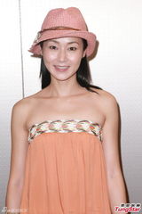 组图：万绮雯黄宗泽聚餐 宣传剧集《好心作怪》