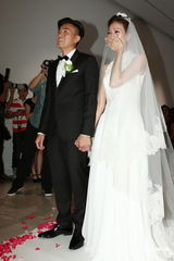 组图：纪文蕙大婚性感露半球 曾之乔杨佑宁也想婚