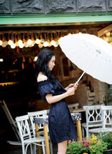 幻灯图集：张娜拉杂志照可爱玲珑 尽显小女人娇羞