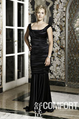 高清图：凯特-温斯莱特《舒适》优雅转身 写尽风情