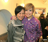 组图：容祖儿彩虹服装唱响伦敦 众人捧场激动而泣