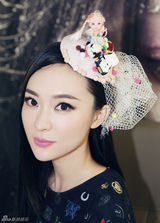 组图：霍思燕头上开幼儿园 闺蜜自制童趣帽抢镜