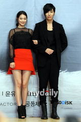 幻灯图集：申敏儿李胜基宣传新剧 摆心型造型爱意足