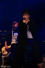 高清：陈奕迅南京开唱全场爆满　认真唱歌不搞怪