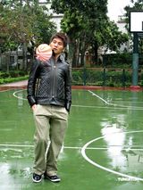 幻灯图：曹格拍音乐特辑 扮刘德华李小龙过足戏瘾