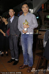 组图：金马奖闭幕庆功酒会获奖者开心亮相