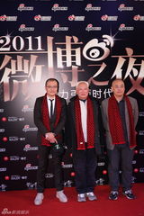高清图：2011新浪网络盛典红毯郑渊洁三代同堂