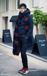 组图：韩星李钟硕冬装写真 休闲装散发青春帅气