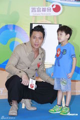 组图：吴卓羲承认张馨予是女友