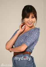 幻灯图：韩星金Saerom写真集发布 将通过出租车播放