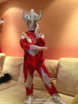 组图：林志颖晒独家私照 Kimi扮假面超人