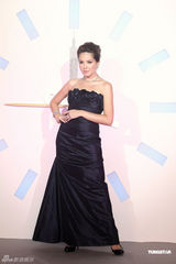 组图：白歆惠许玮宁等18名模齐亮相 演绎顶级珠宝