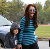 组图：布兰妮带爱子外出 男友相伴辣妈乐不停