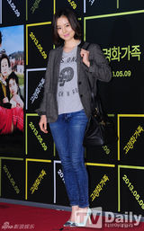 组图：宋茜允儿捧场韩片《高龄化家族》VIP试映