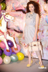 幻灯图集：乐基儿熊黛林等名模为服饰发布会走秀