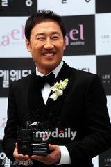 组图：韩国歌手刘烈15日下午举行婚礼