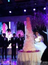 组图：李小璐贾乃亮婚礼甜蜜亲吻 新人宣誓