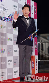 高清图：韩青龙奖金惠秀爆乳 女星裸露全身纹身