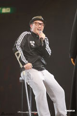 组图：杨千嬅挺大肚捧场梁汉文 陈奕迅夫妇亮相