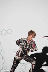 组图：容祖儿彩虹服装唱响伦敦 众人捧场激动而泣