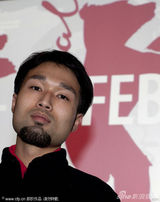 组图：导演naoto kawamoto出席《uzushio》记者会
