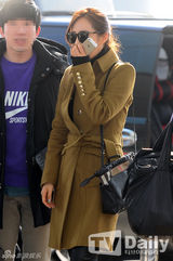 组图：少时Tiffany侑利为赴米兰帅气亮相机场