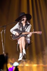 组图：2NE1巡演首尔站台起跑 舞台个性火爆