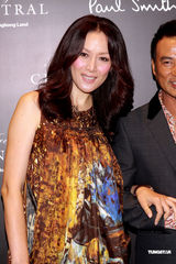 高清图：莫文蔚透露新MV演出浴戏 光头全裸自己做主