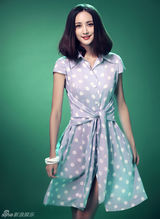 组图：张歆艺清新封面腰肢纤细恬静之美