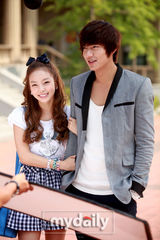 组图：李敏镐具荷拉参加《城市猎人》公开拍摄